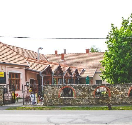 Borostyankert Etterem & Vendeghaz Hotel Sitke Buitenkant foto