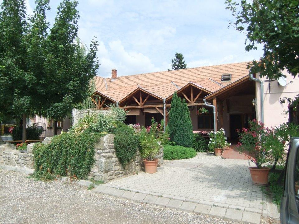 Borostyankert Etterem & Vendeghaz Hotel Sitke Buitenkant foto