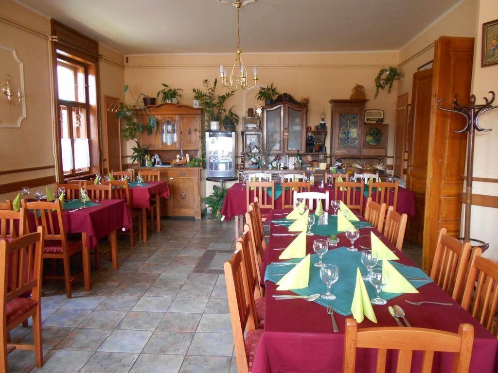 Borostyankert Etterem & Vendeghaz Hotel Sitke Buitenkant foto