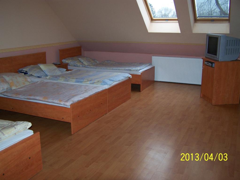 Borostyankert Etterem & Vendeghaz Hotel Sitke Kamer foto