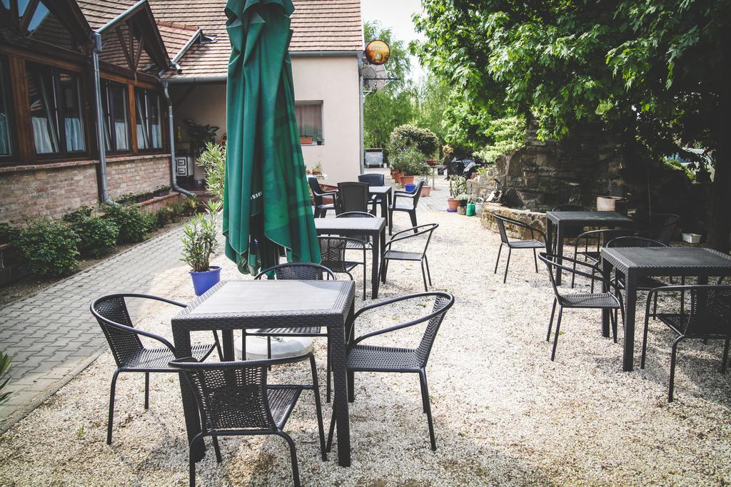 Borostyankert Etterem & Vendeghaz Hotel Sitke Buitenkant foto
