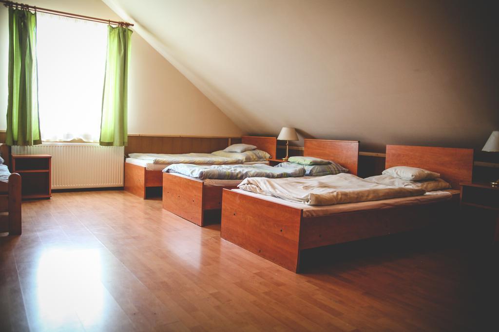 Borostyankert Etterem & Vendeghaz Hotel Sitke Buitenkant foto