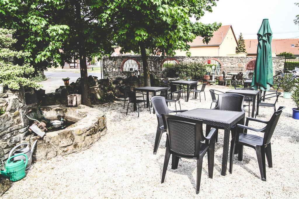 Borostyankert Etterem & Vendeghaz Hotel Sitke Buitenkant foto