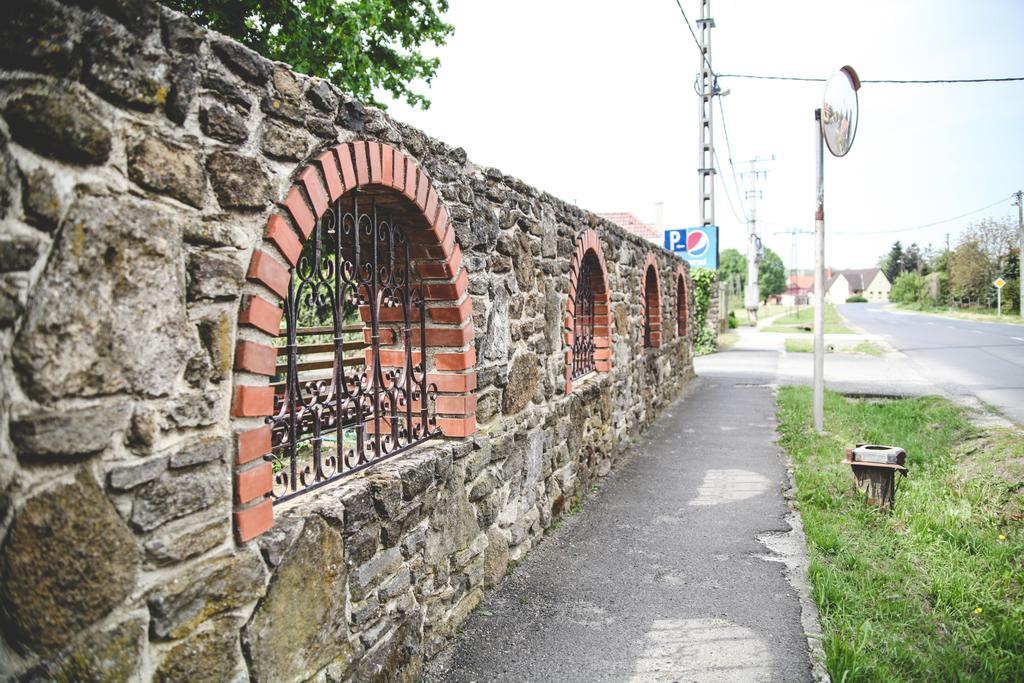 Borostyankert Etterem & Vendeghaz Hotel Sitke Buitenkant foto