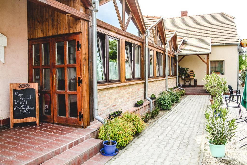 Borostyankert Etterem & Vendeghaz Hotel Sitke Buitenkant foto