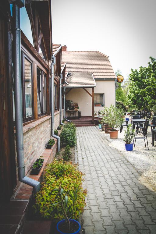 Borostyankert Etterem & Vendeghaz Hotel Sitke Buitenkant foto