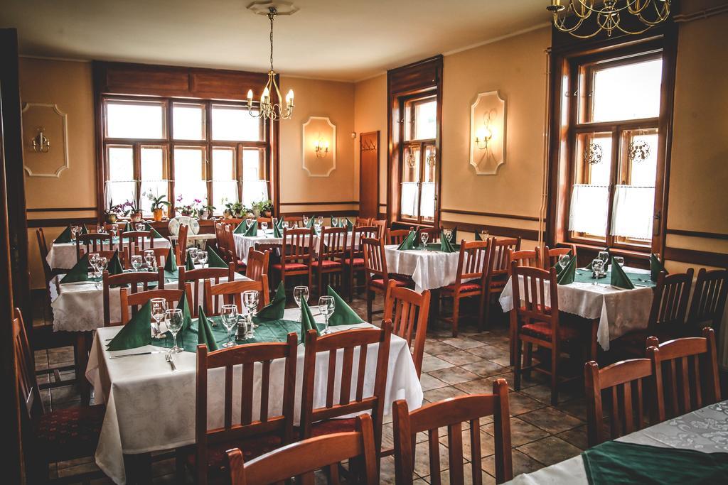 Borostyankert Etterem & Vendeghaz Hotel Sitke Buitenkant foto